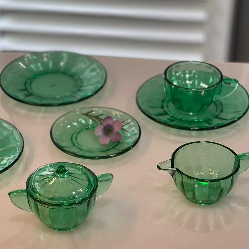 1930s Akro Agate Uranium Glass Espresso-Sized Glass Set - Picture 14 of 15